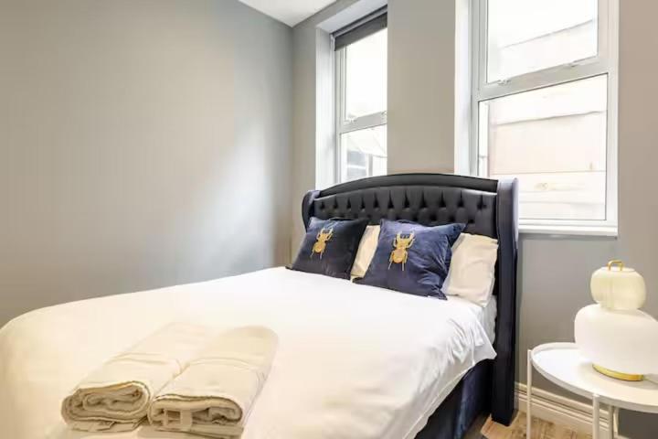 Location! Modern In Heart Of City! Apartment *
