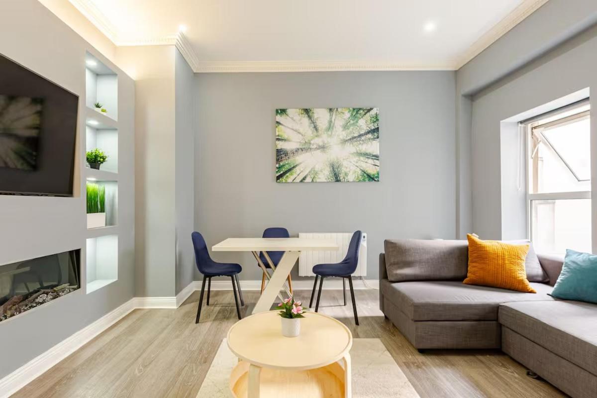 Location! Modern In Heart Of City!
