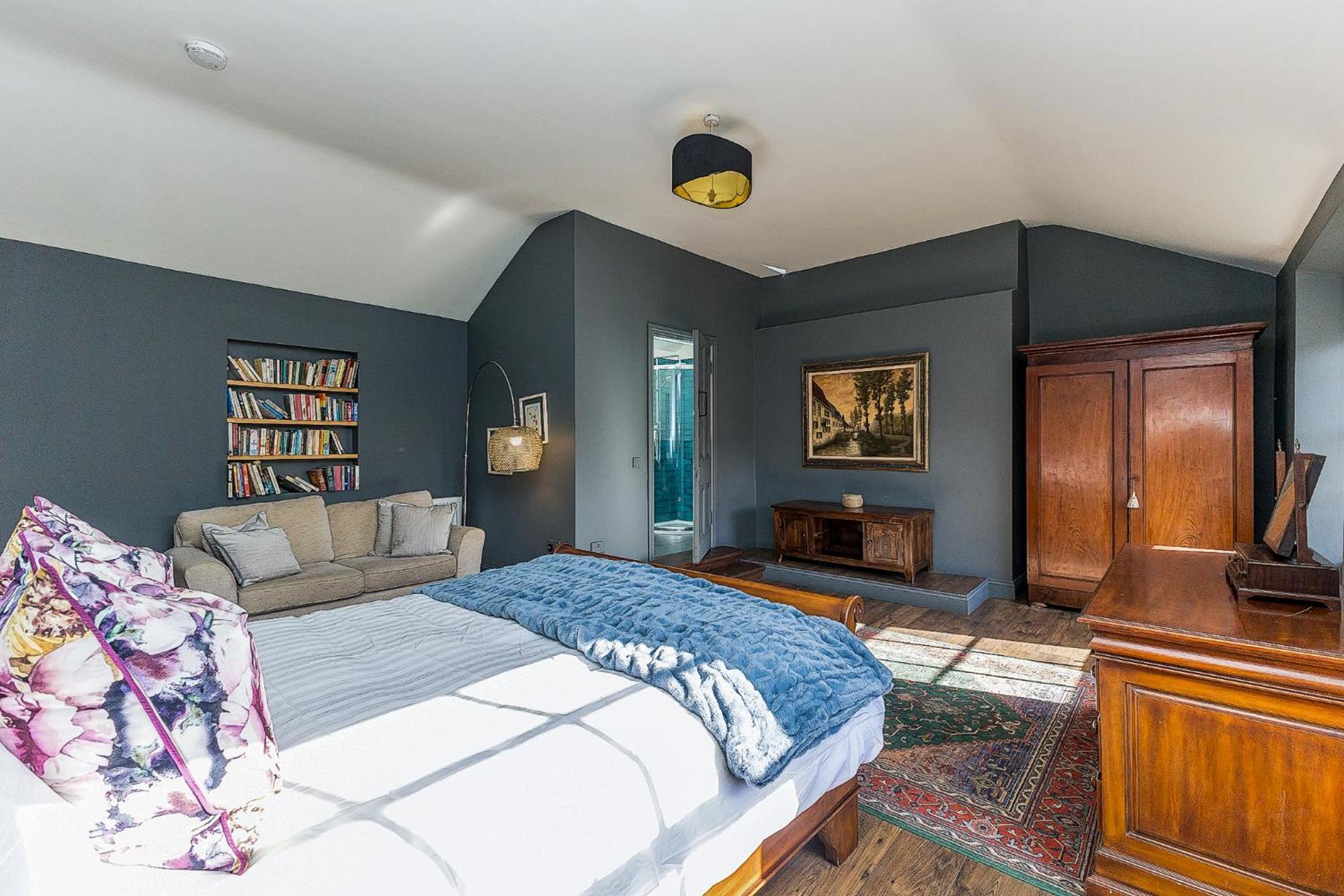 Connaught Apartment, 7 Henrietta Street, Centre