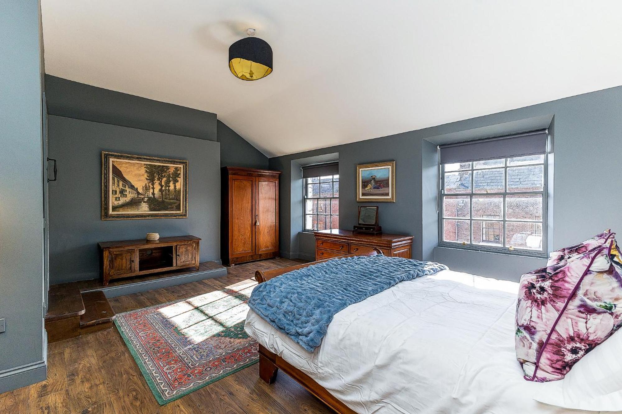 Connaught Apartment, 7 Henrietta Street, Centre Apartment *