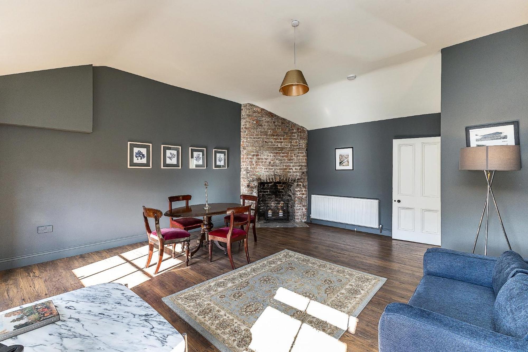 Connaught Apartment, 7 Henrietta Street, Centre *