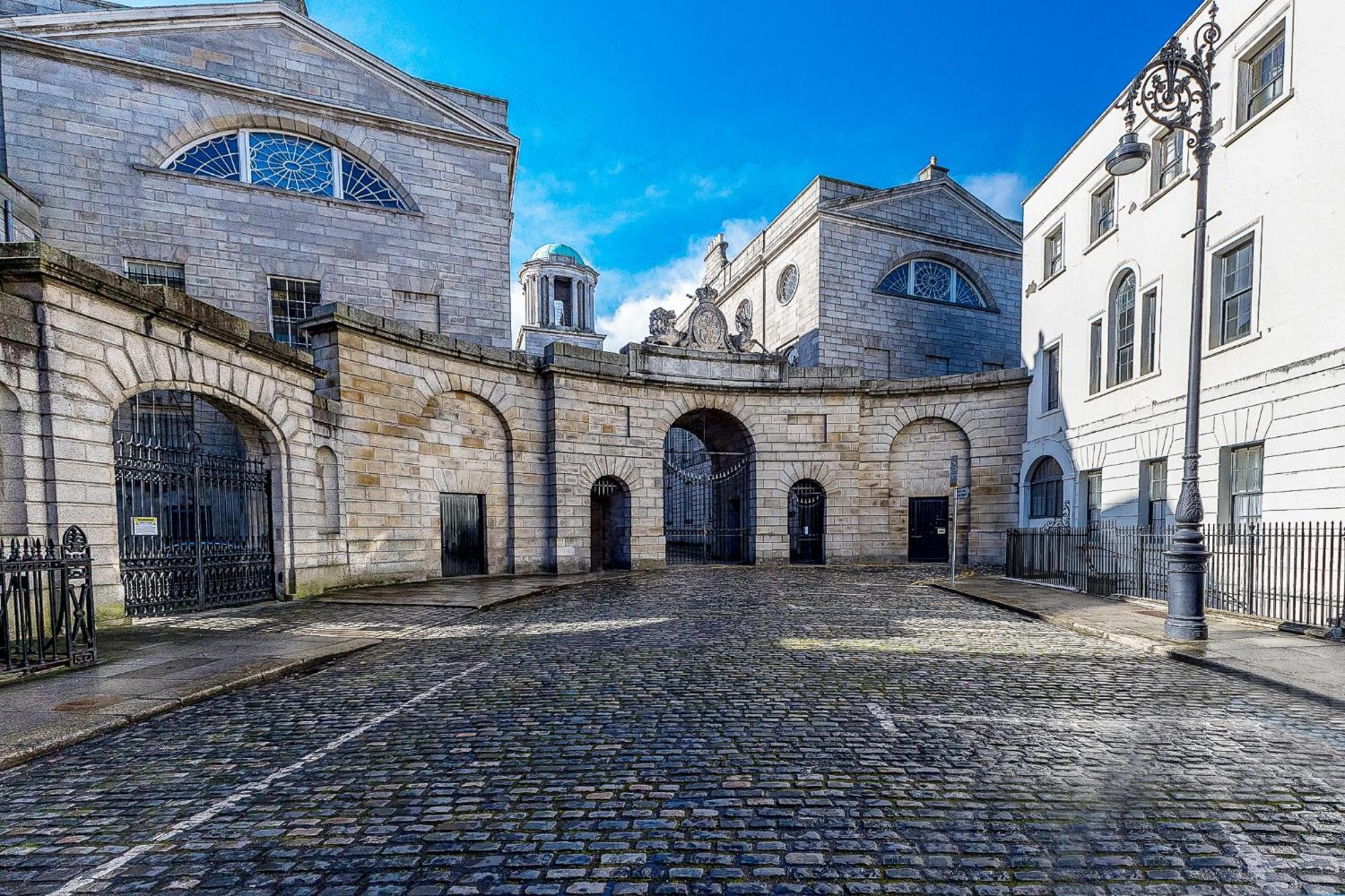 Leinster Apartment, 7 Henrietta Street, Centre Apartment Dublin