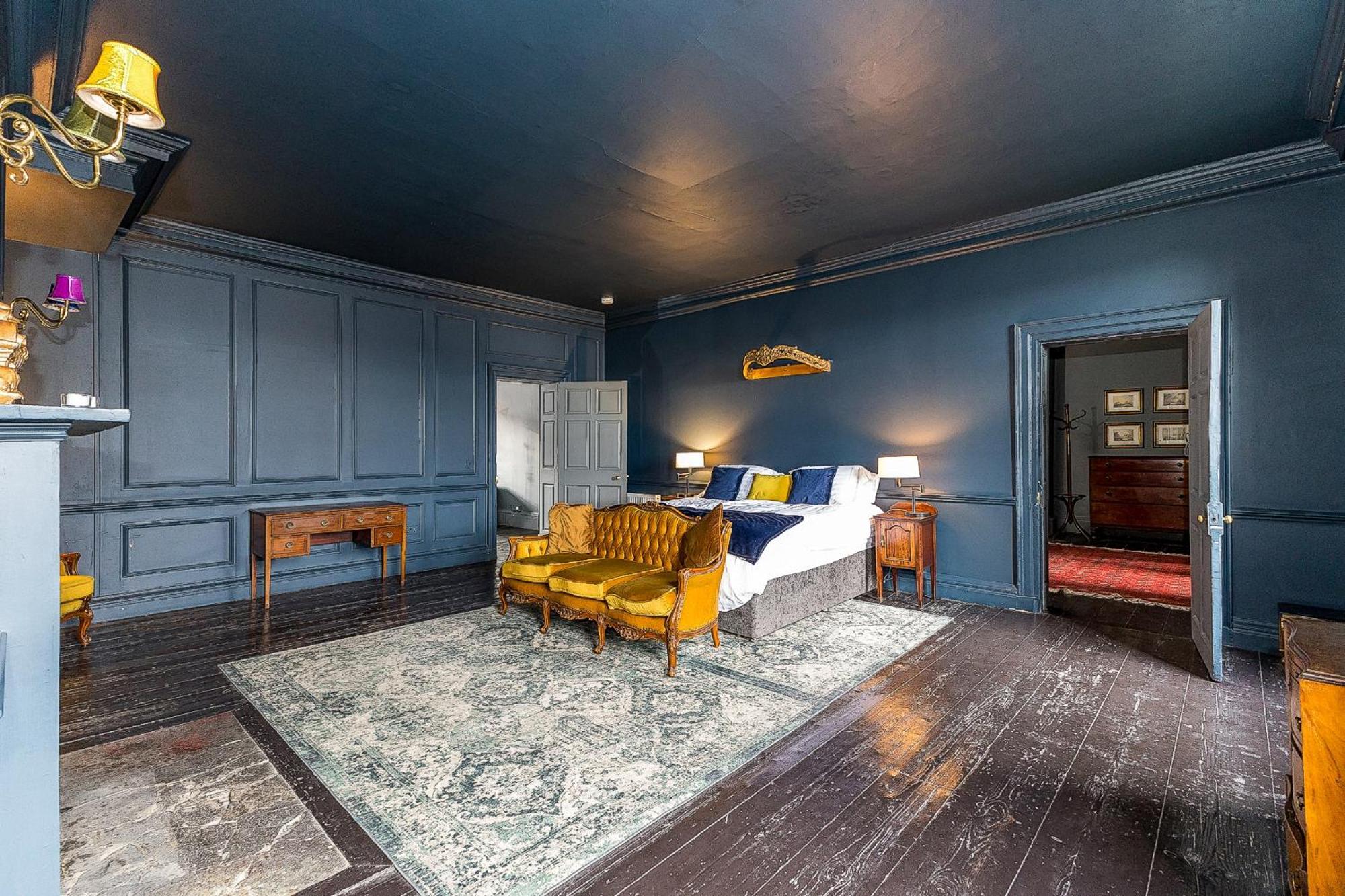 Leinster Apartment, 7 Henrietta Street, Centre