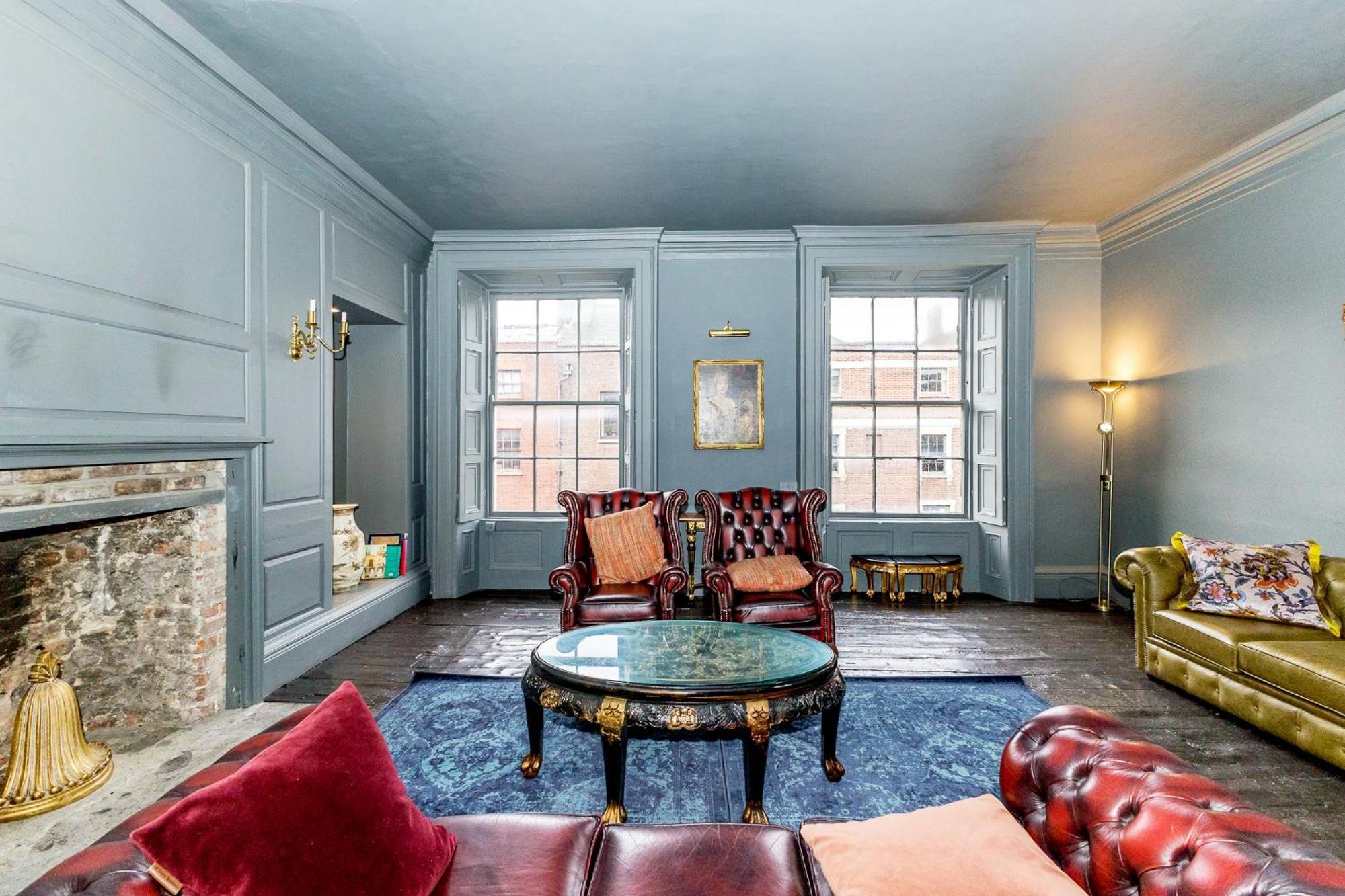 Leinster Apartment, 7 Henrietta Street, Centre Apartment *