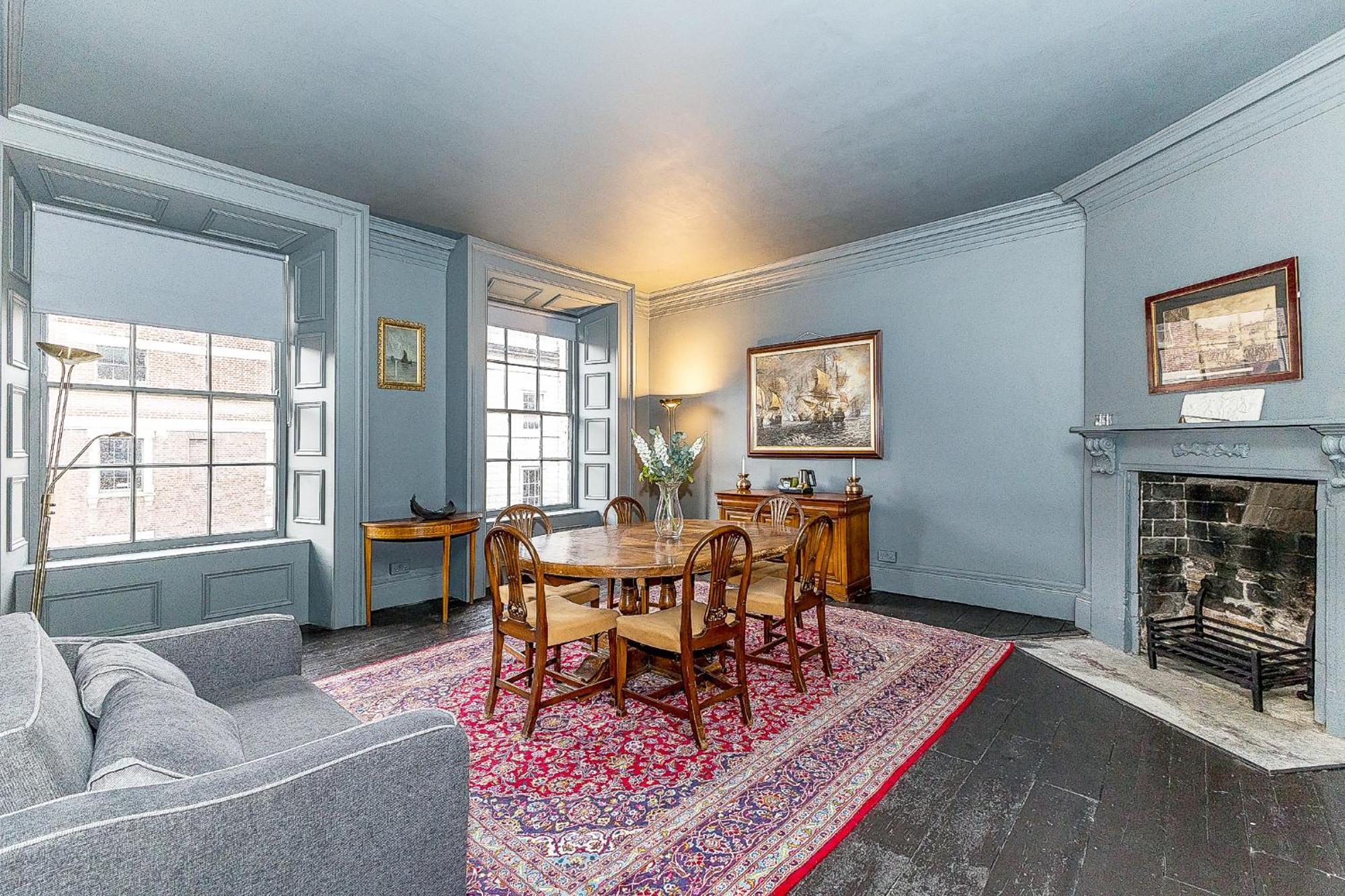 Leinster Apartment, 7 Henrietta Street, Centre