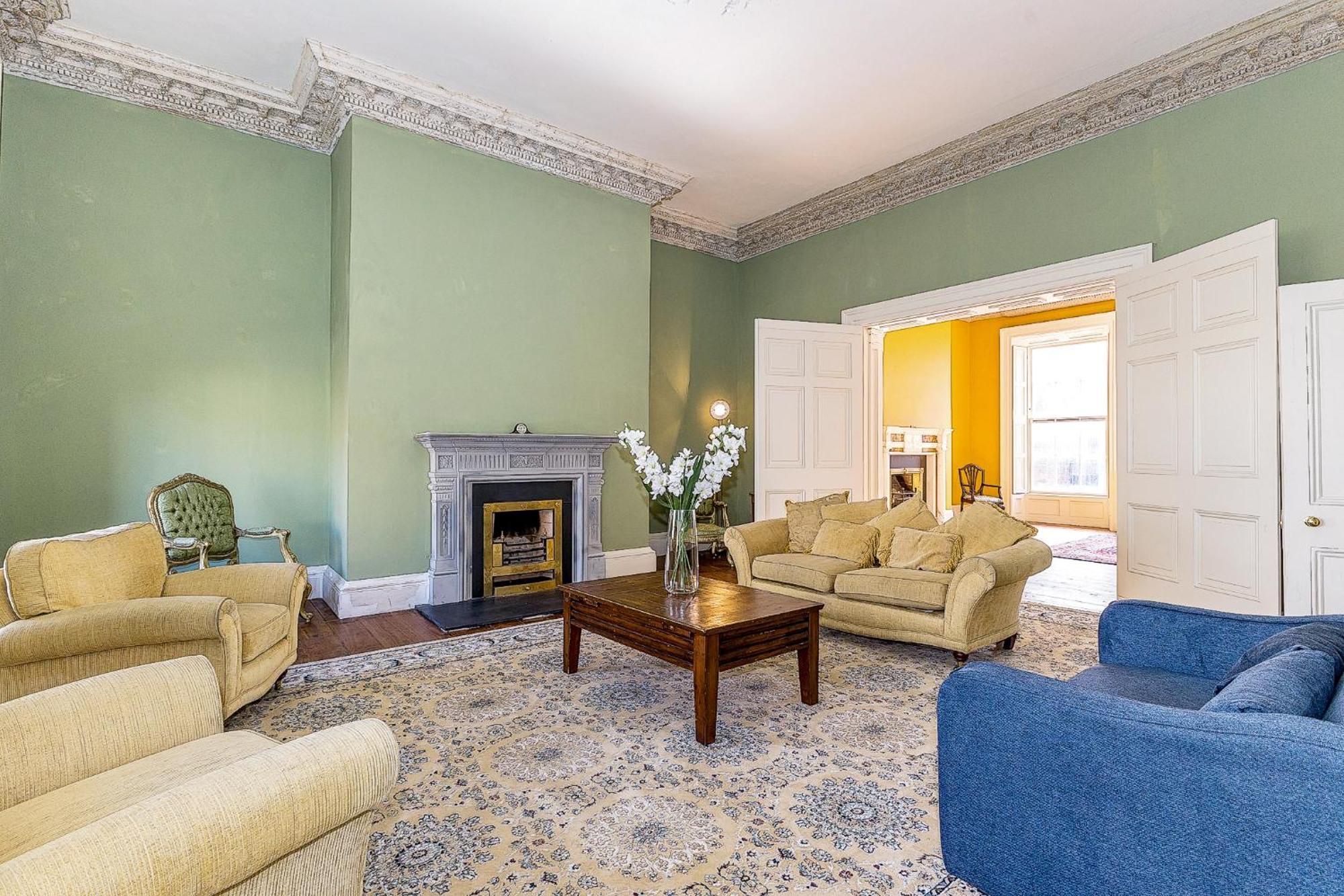 Munster , 7 Henrietta Street, Centre Apartment Dublin