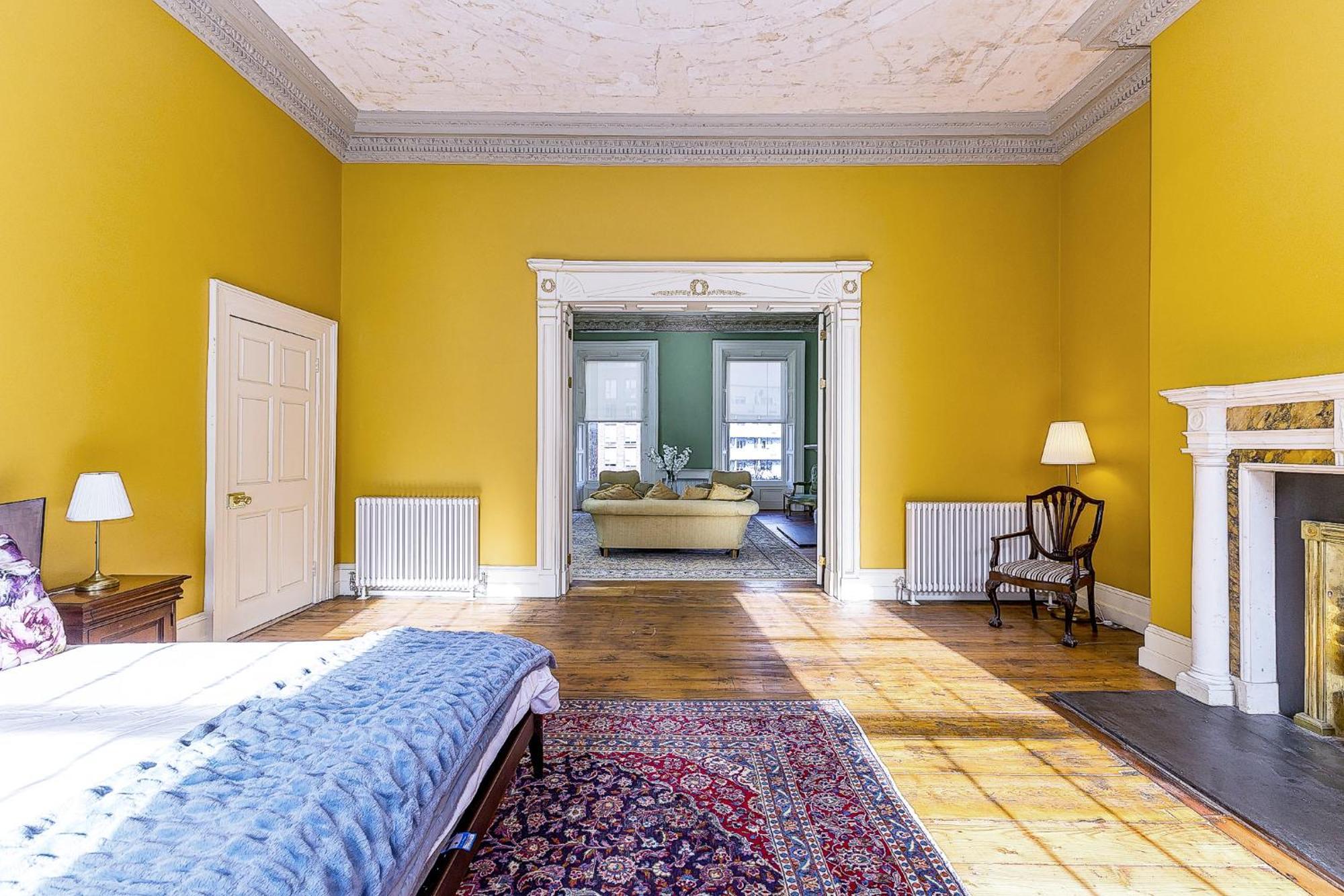 Munster , 7 Henrietta Street, Centre Apartment