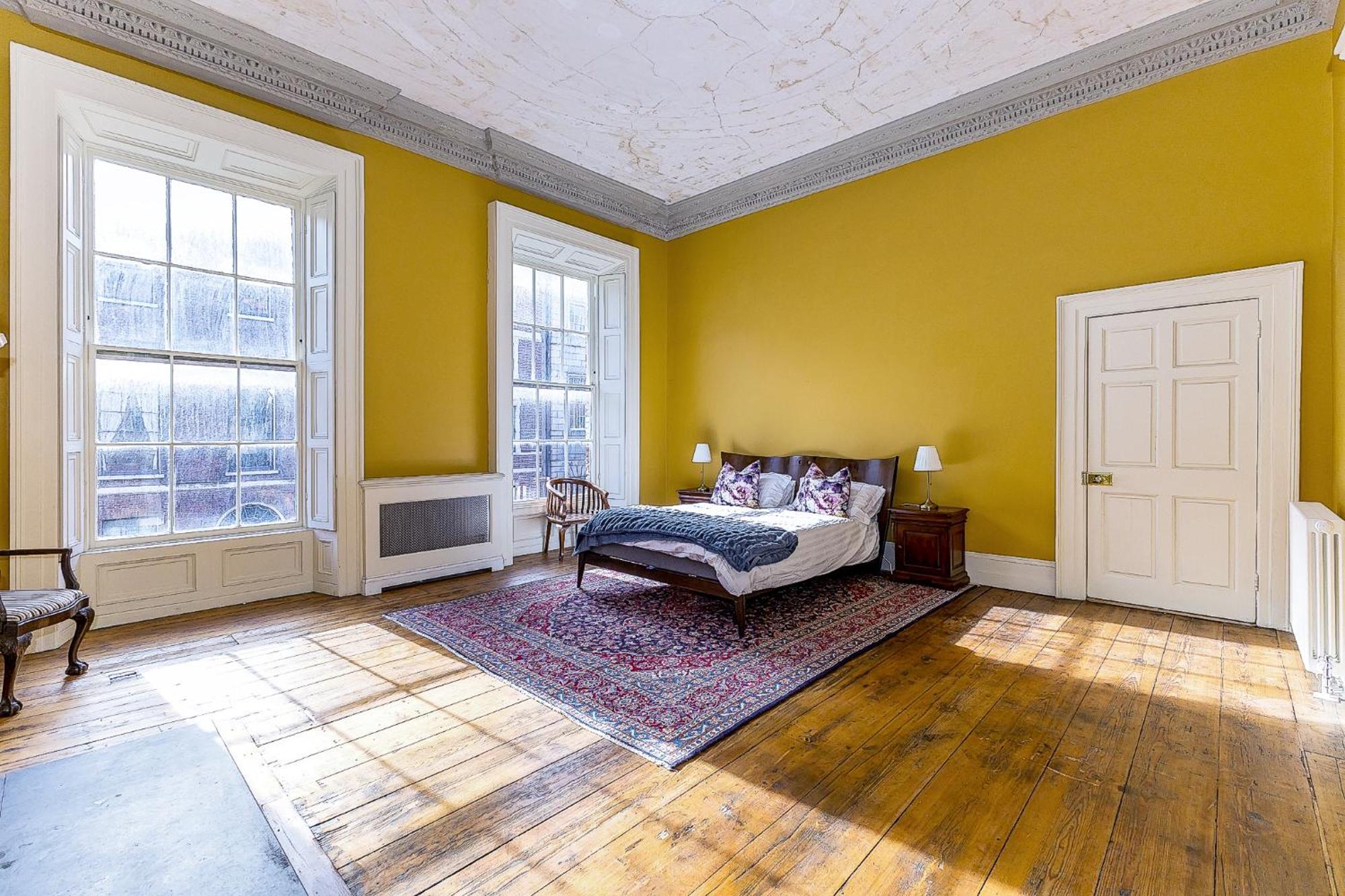 Munster , 7 Henrietta Street, Centre Apartment *