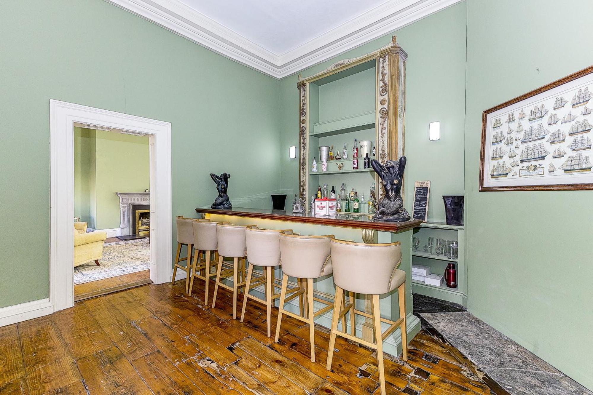 Munster , 7 Henrietta Street, Centre Apartment Dublin