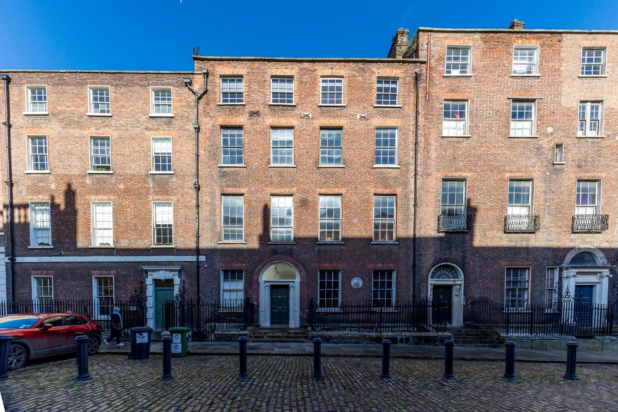 Munster , 7 Henrietta Street, Centre *