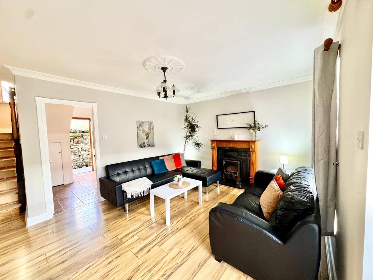 2bd Townhouse In The Heart Of 1 *