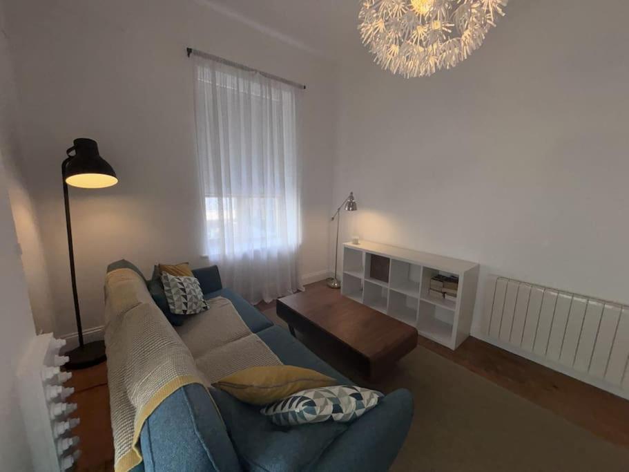 Stylish 2 Bedroom 2 *