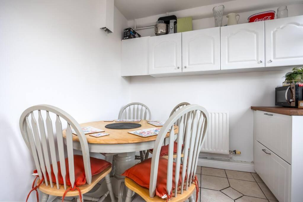 Lovely 2br House - 8 Min Walk To Broombridge Station Dublin
