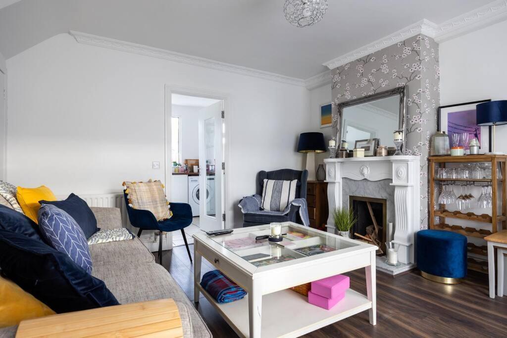 Holiday home Lovely 2br House - 8 Min Walk To Broombridge Station