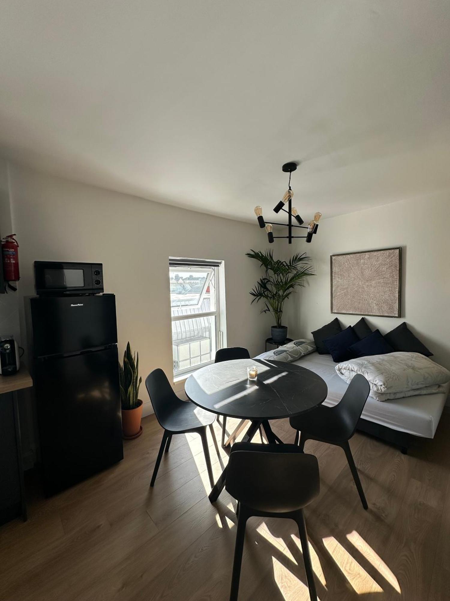Modern City Centre Apartment *