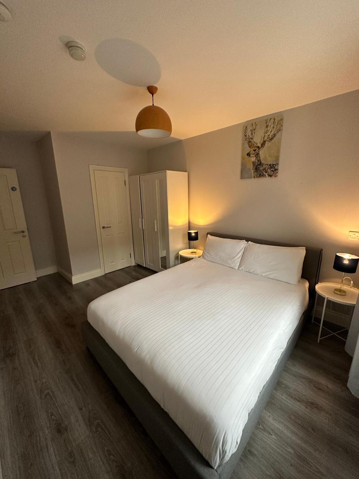 Cosy And Central Abbey Street Apt
