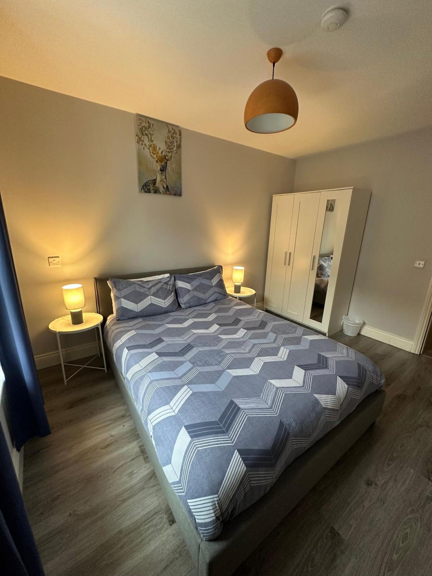 Cosy And Central Abbey Street Apt