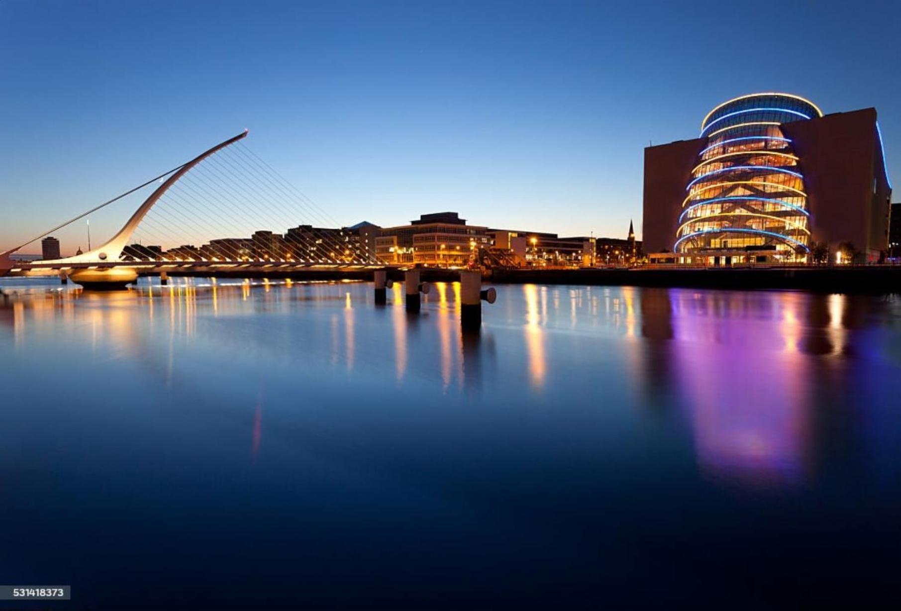 Docklands Waterfront Luxury Apartment *