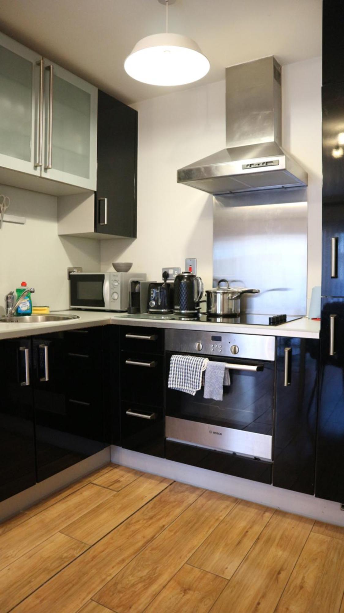 Conveniently Located, 2 Bedroom Modern Apartment
