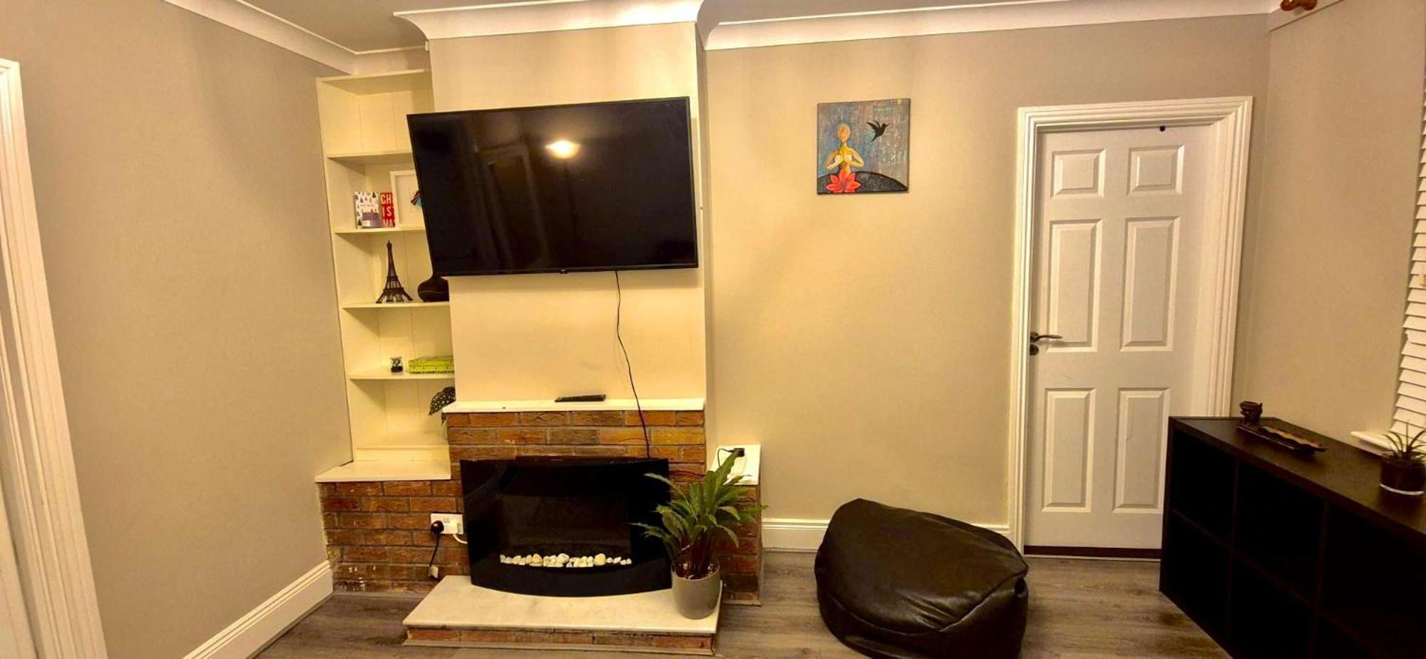 Holiday home Whole Private Flat - *