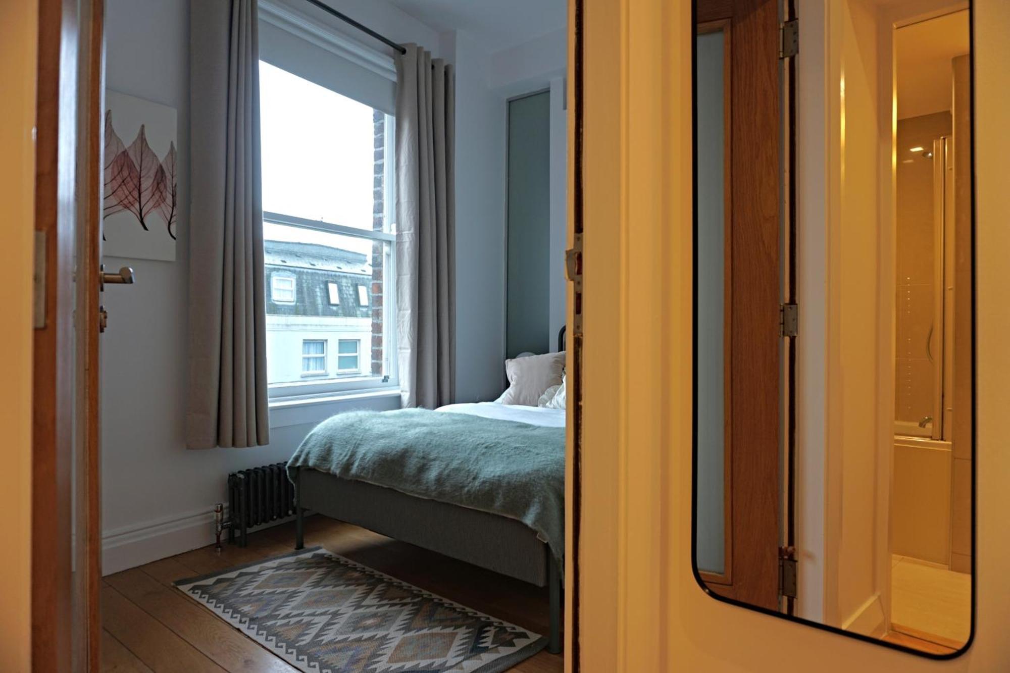Apartment Temple Bar 1bd Large & Newly Upgraded Sleeps 4 *