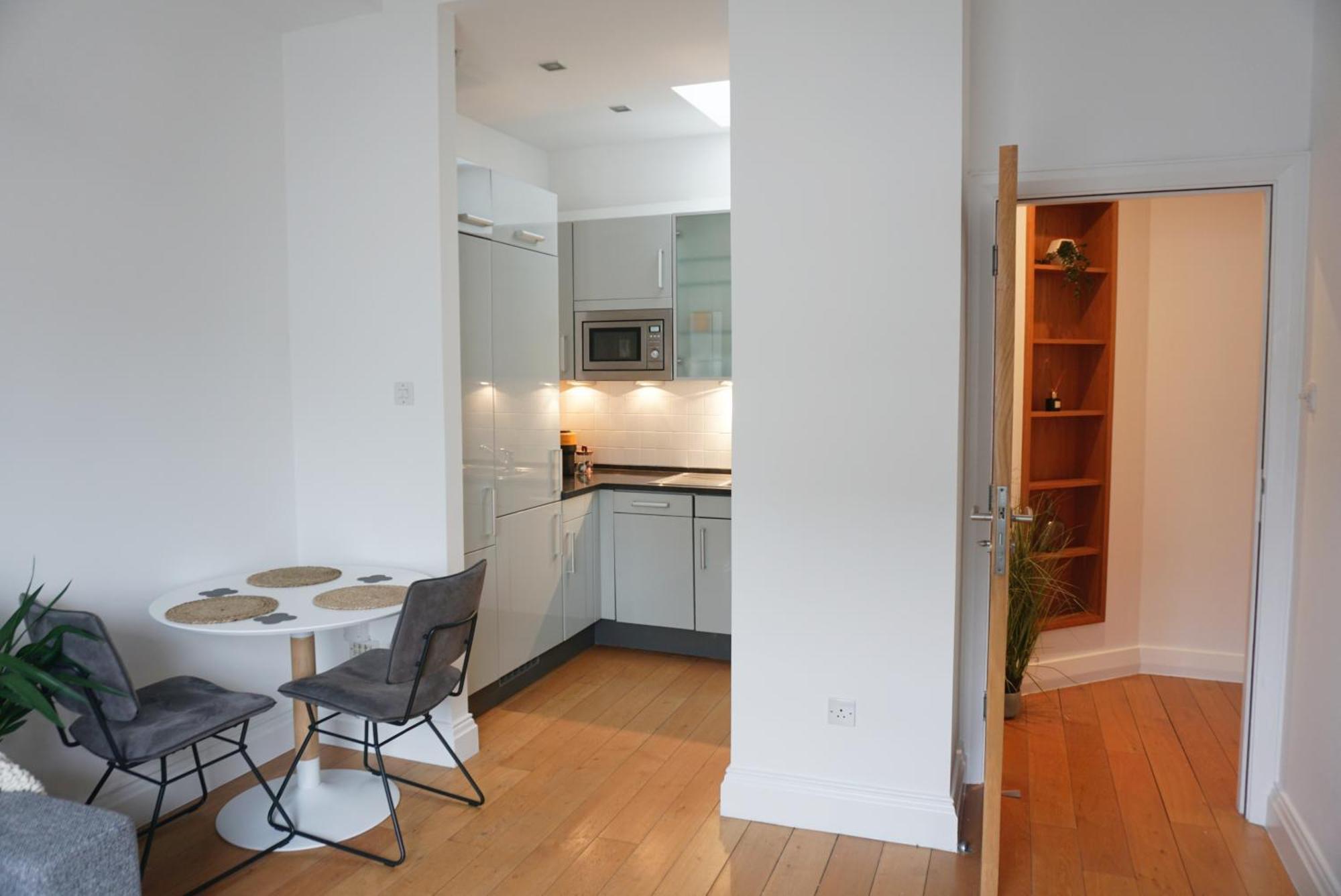 Temple Bar 1bd Large & Newly Upgraded Sleeps 4 *