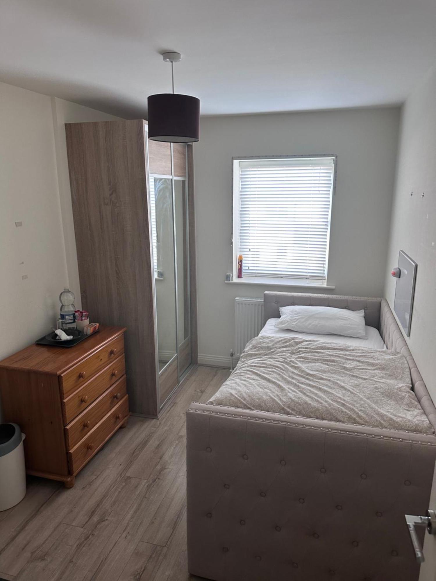 Homestay Private Single Bedroom In Beautiful House