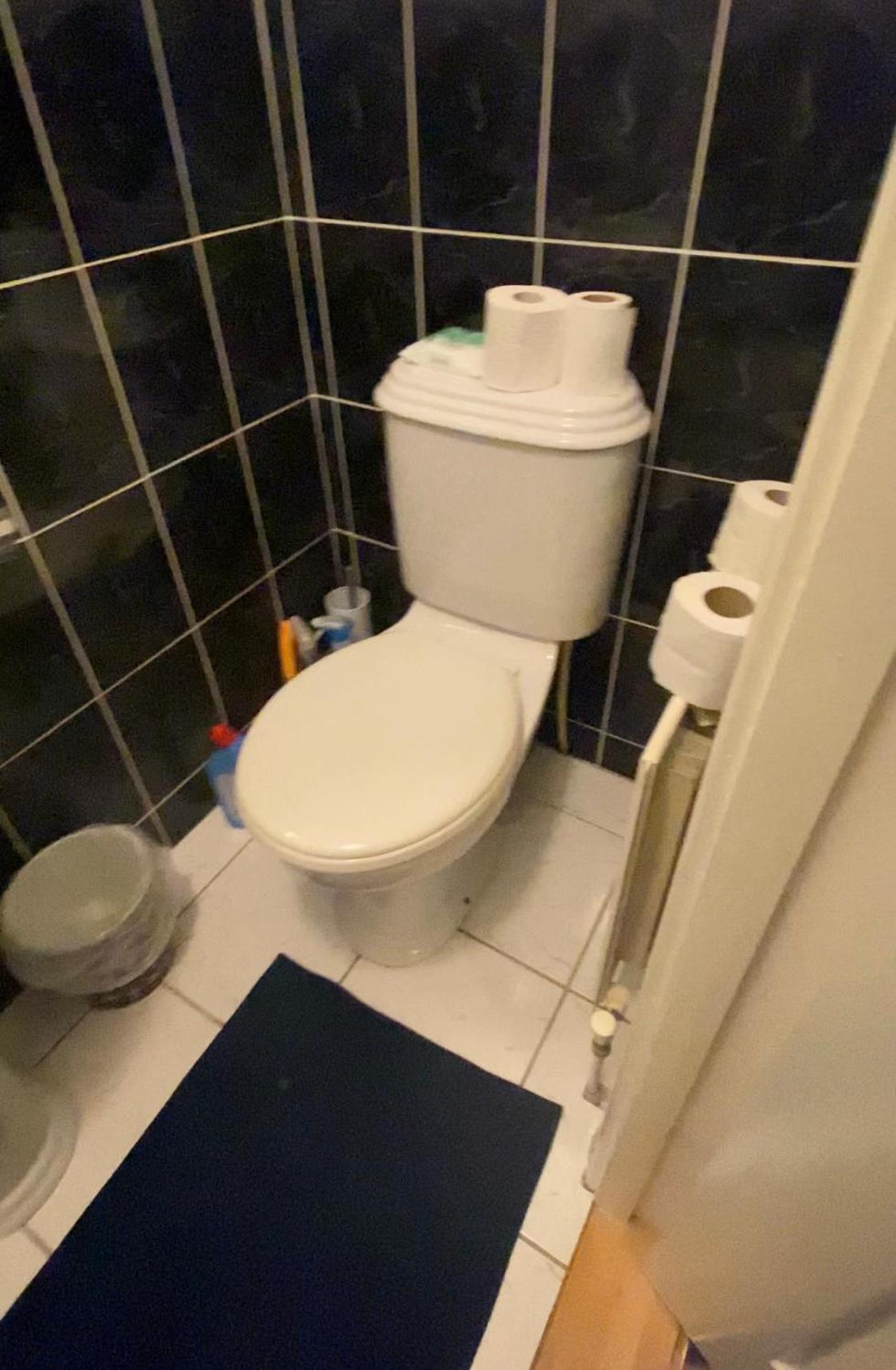Dorm 5-6 People Shared Bathroom Outside Homestay