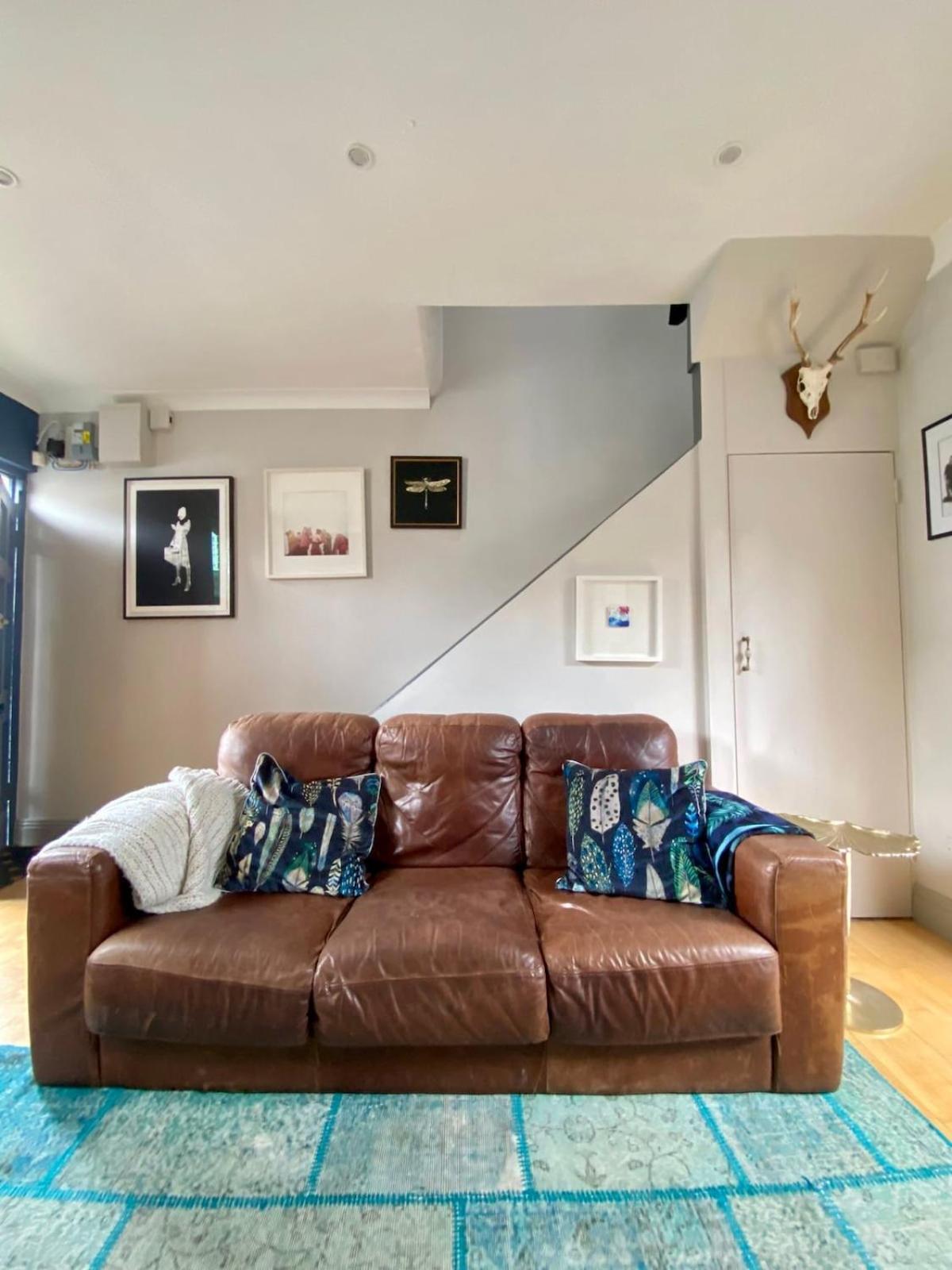 Stylish Centre House, Perfectly Located Apartment