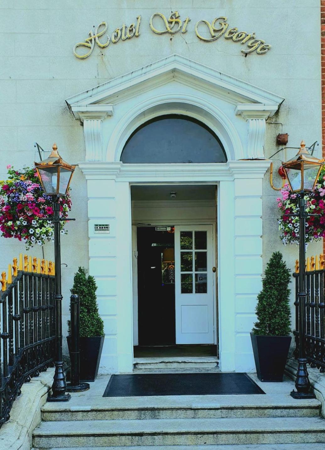 Hotel St George By Nina 3*