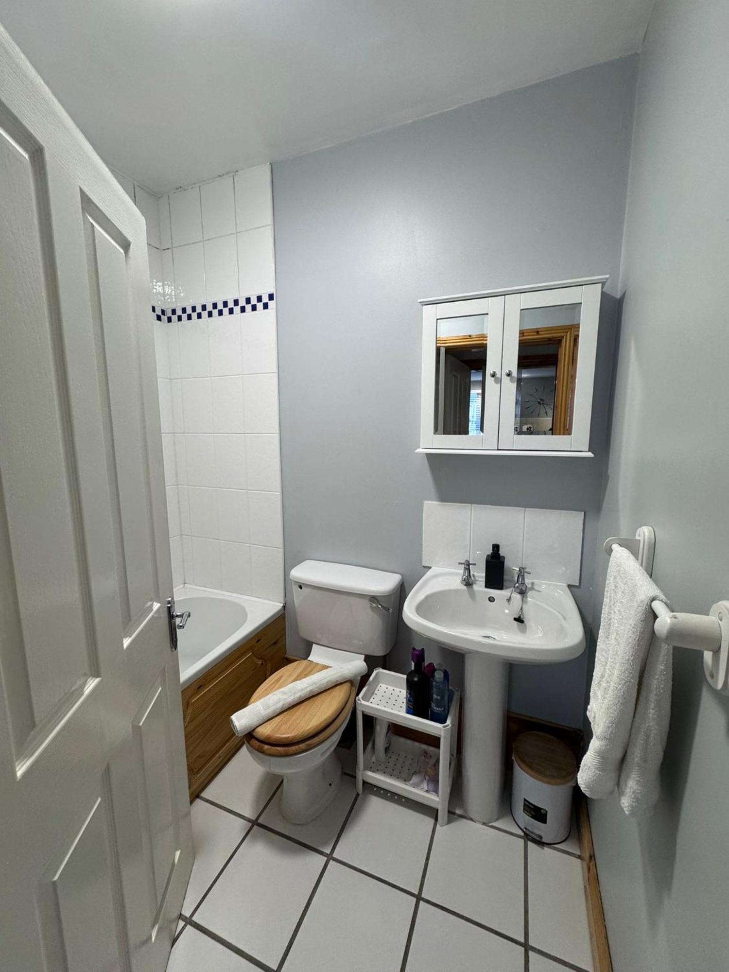 Modern Good Distance From And Airport 4people Apartment Dublin