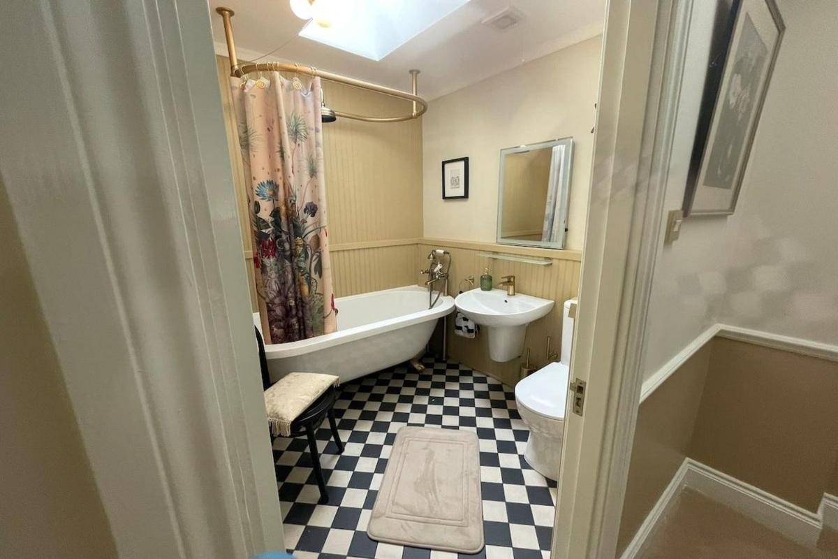 Townhouse In 4 - Check Connttact From Photos For Details ! Close To ! Ferienhaus *