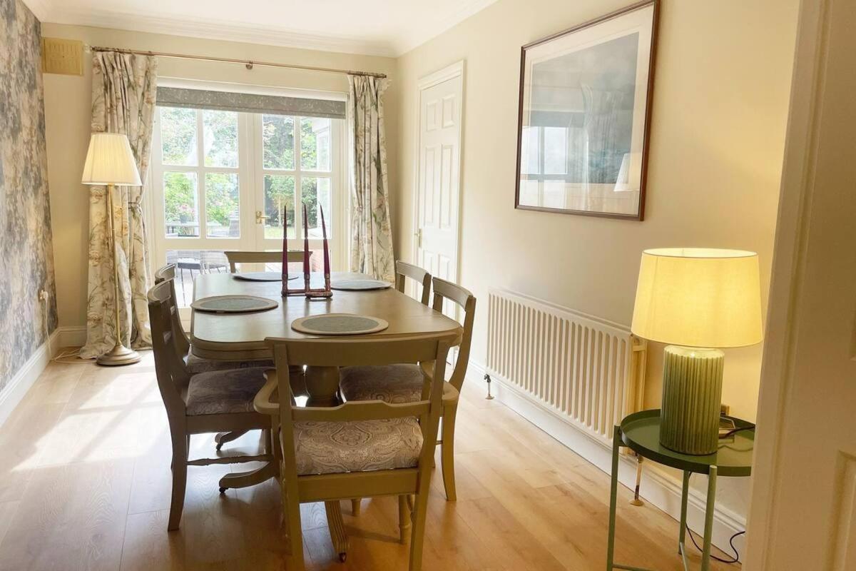Townhouse In 4 - Check Connttact From Photos For Details ! Close To ! Ferienhaus Dublin