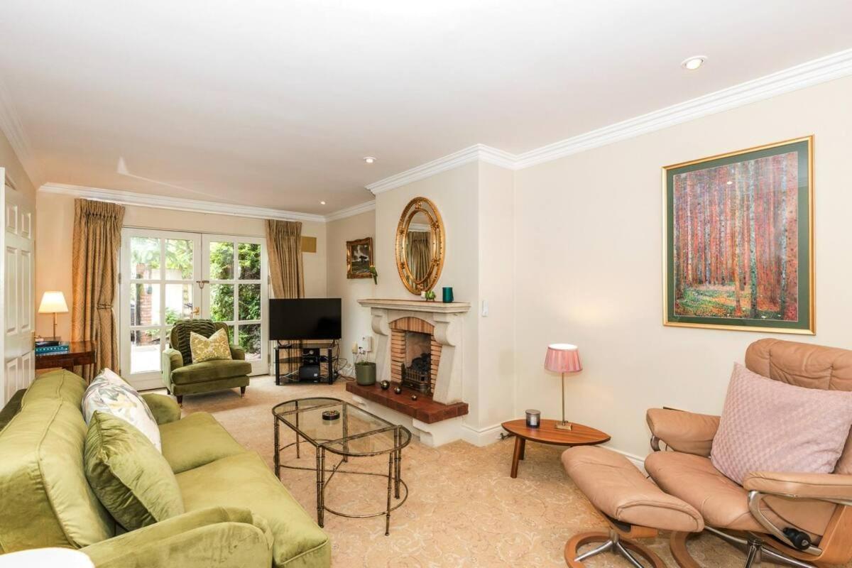 Townhouse In 4 - Check Connttact From Photos For Details ! Close To !