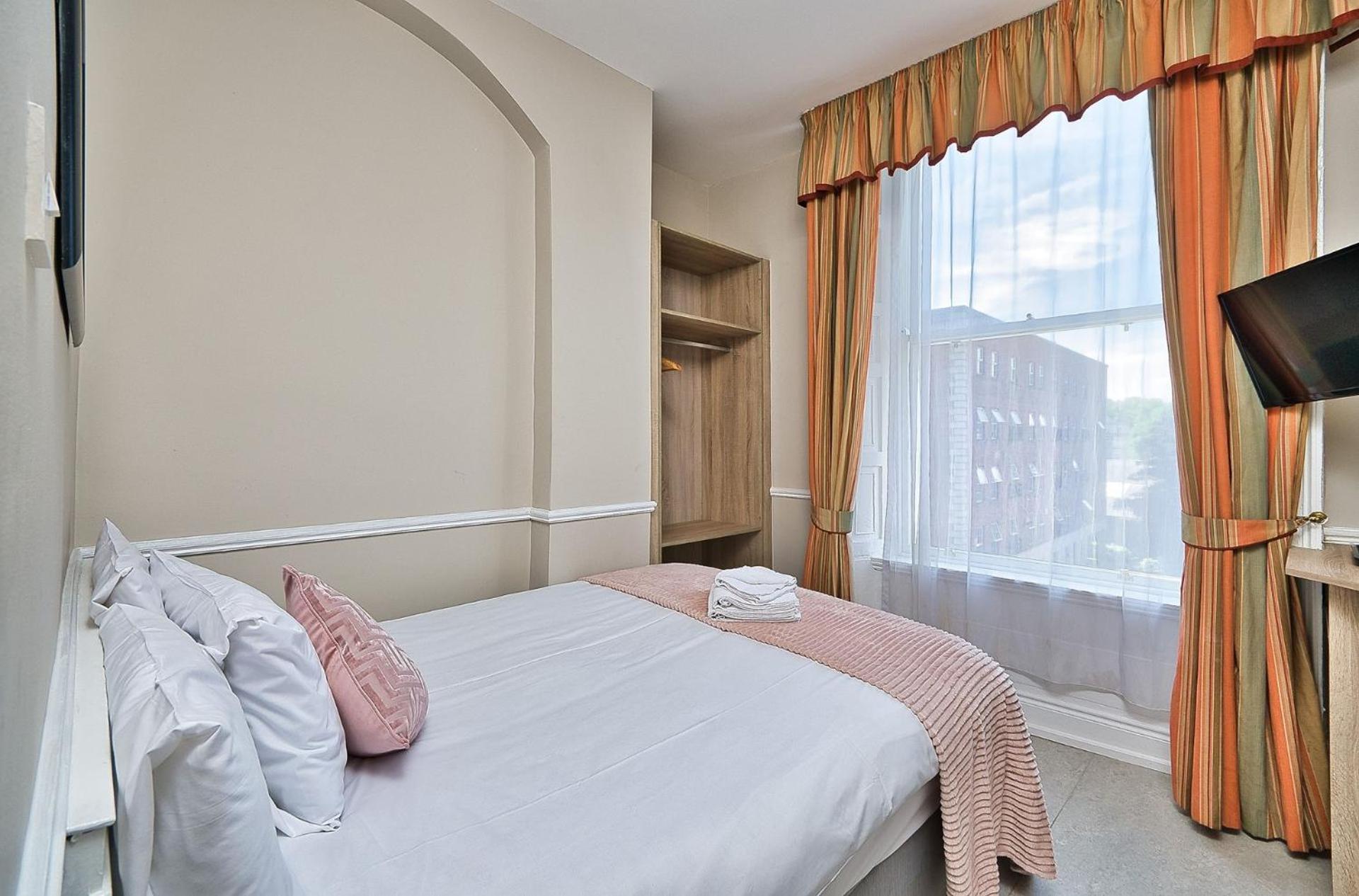 Abbott Guest house 2*