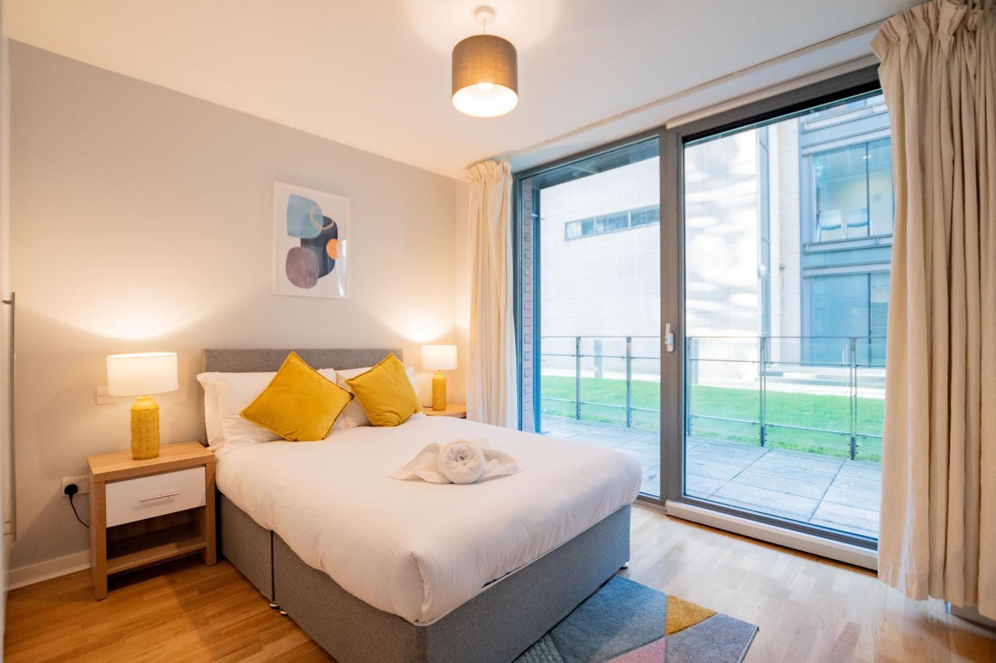Bright & Modern Apartment