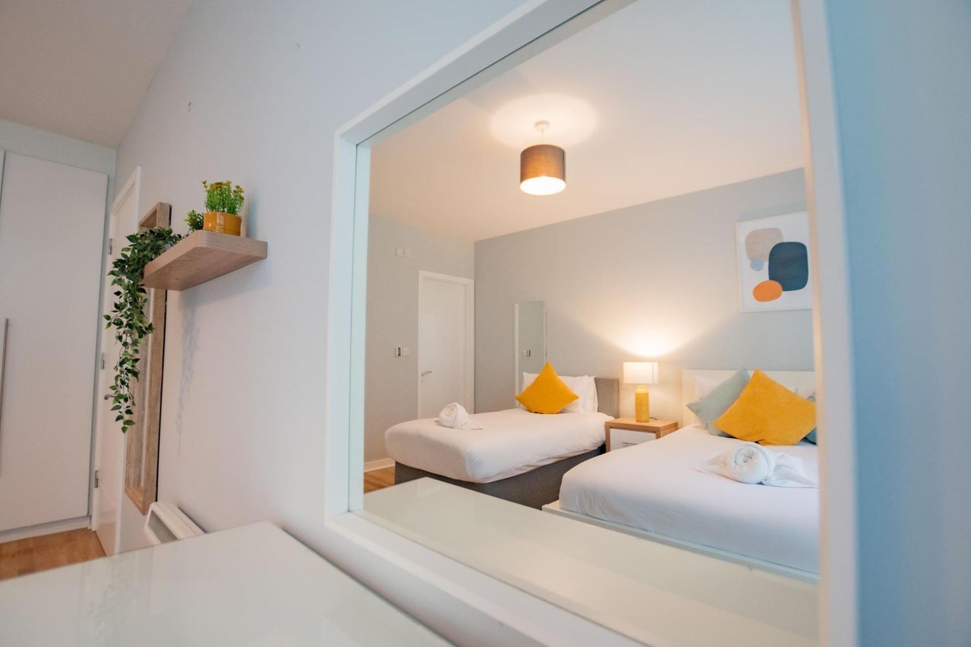 Bright & Modern Apartment