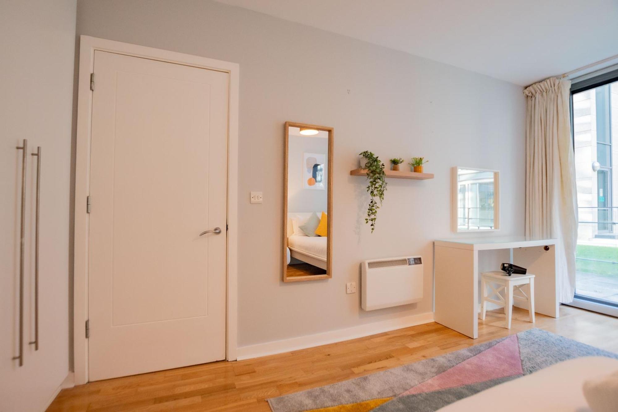 Bright & Modern Apartment *