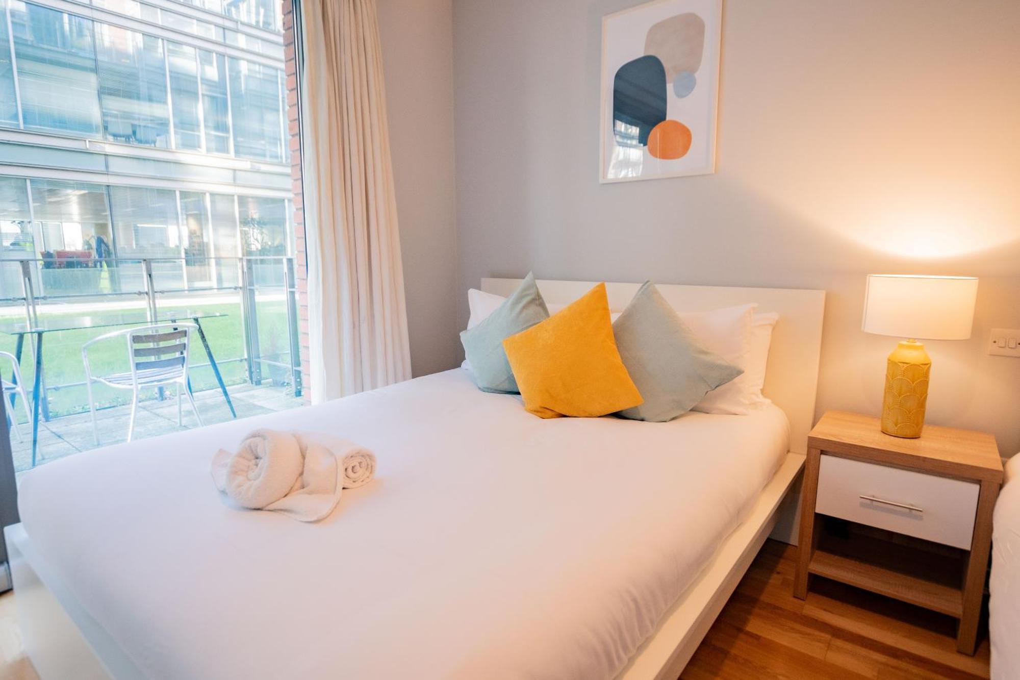 Bright & Modern Apartment *