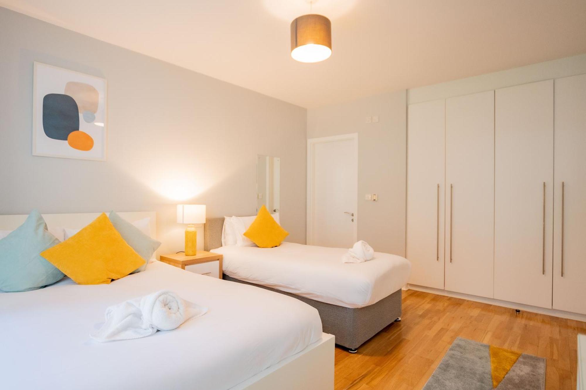 Bright & Modern Apartment *