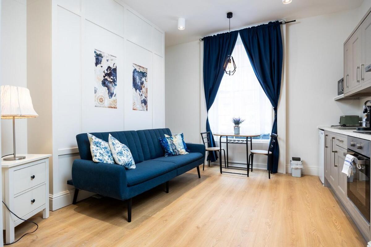 Modern Apt-23min Walk To Castle Apartment