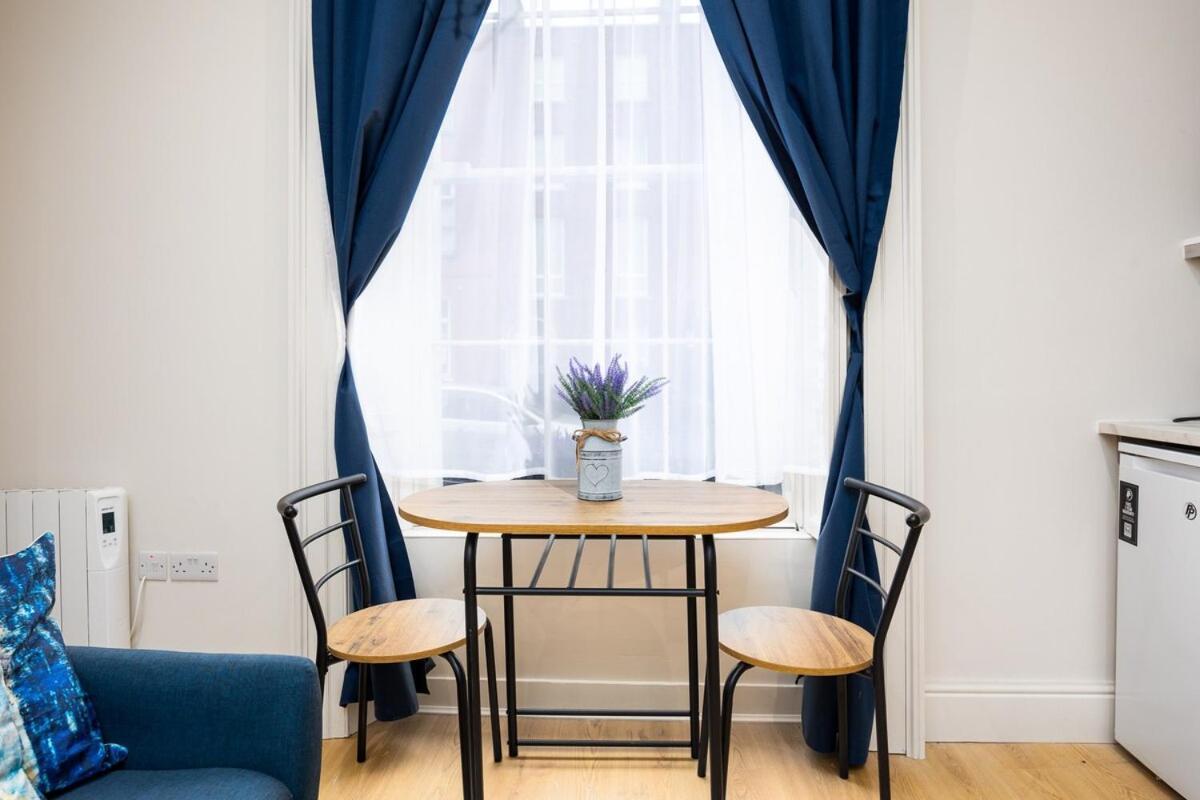 Modern Apt-23min Walk To Castle Apartment
