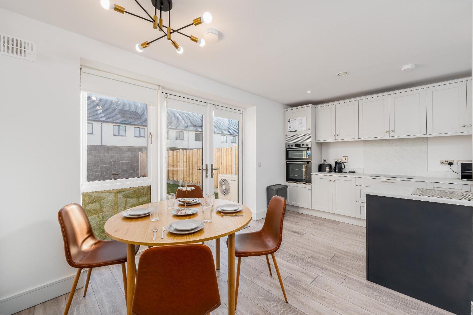 Vakantiehuis Citywest Contractor Housing - Sleeps 5 *