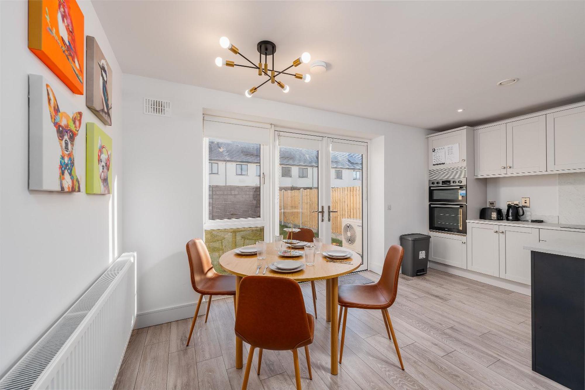 Vakantiehuis Citywest Contractor Housing - Sleeps 5 *