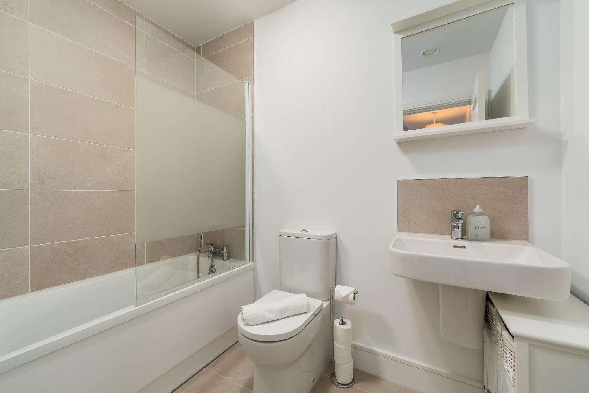 Vakantiehuis Citywest Contractor Housing - Sleeps 5 Dublin