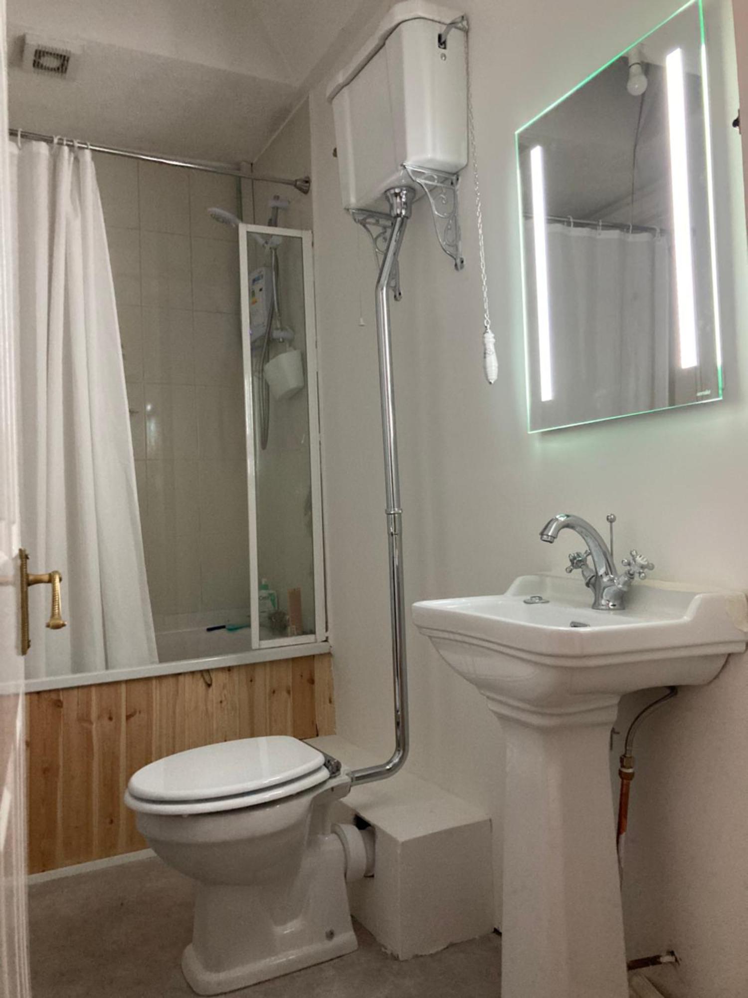 Villa Entire Terraced Two Story Redbrick House With Parking In Secluded Cul De Sac