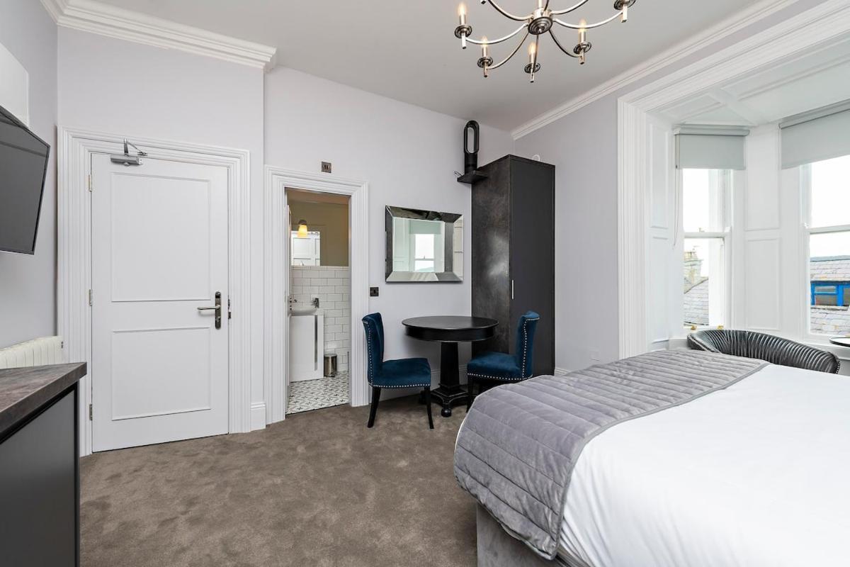 With Scenic Marina Views Apartment *