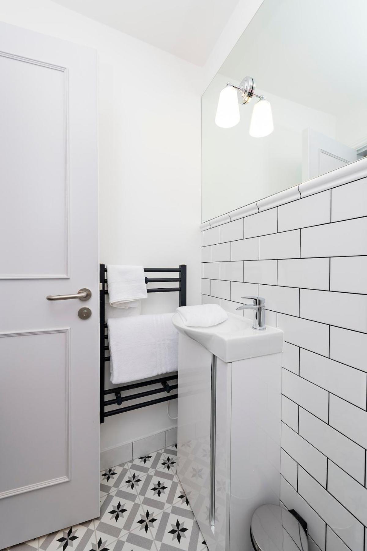 With Scenic Marina Views Apartment Dublin