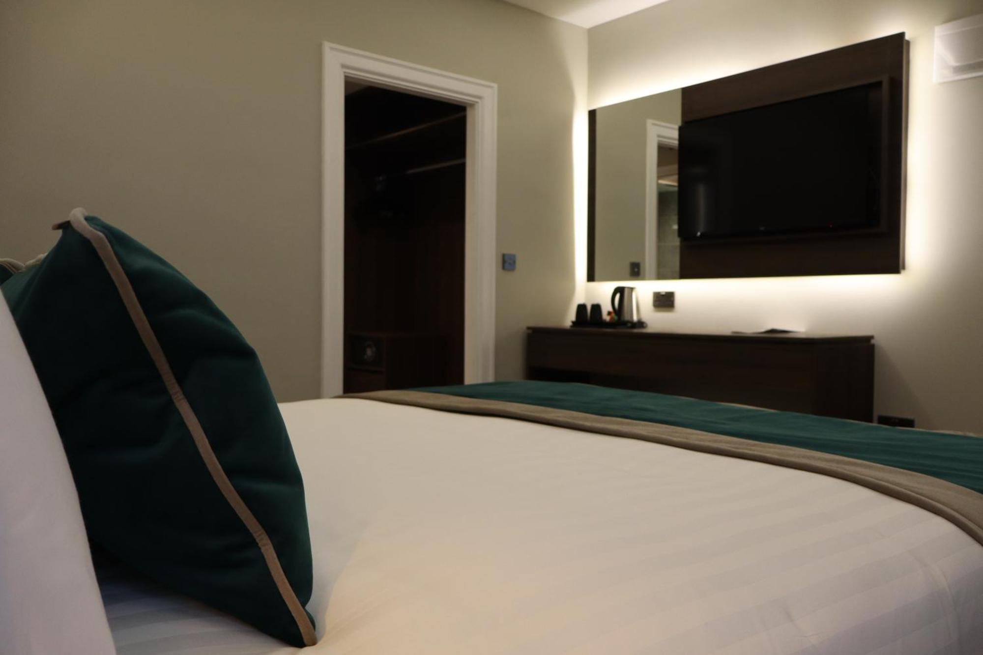 Iveagh Garden Hotel 4*