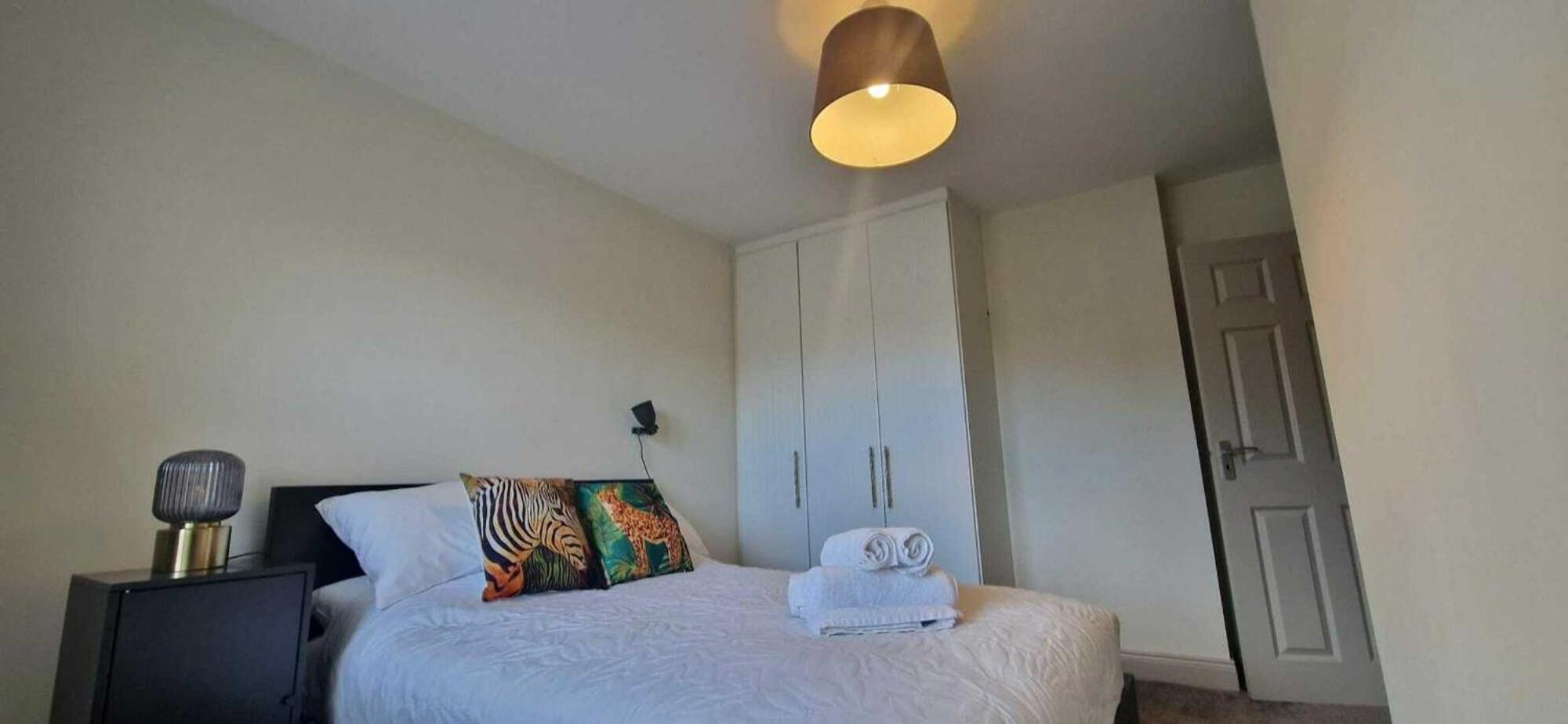 Refurbed Modern & Stylish 3bd - Garden Pets Ok *